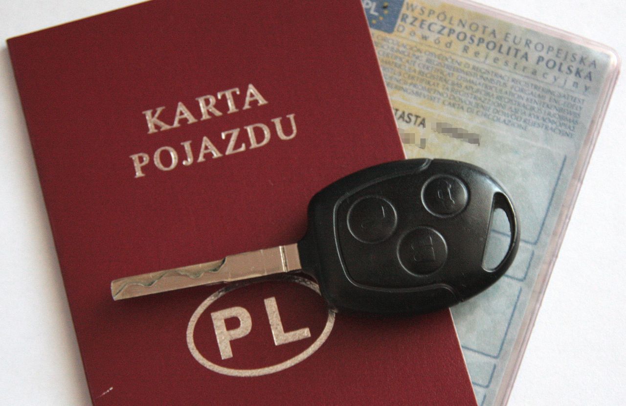 Polacy jeżdżą bez OC przez niezrozumienie przepisów. Kara to nawet 4200 zł