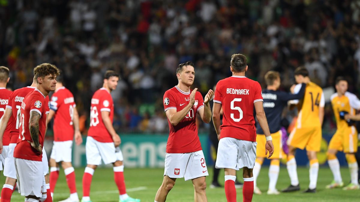 Kiszyniów, Mołdawia, 20.06.2023. Zawodnicy piłkarskiej reprezentacji Polski po przegranym meczu elimiacyjnym mistrzostw Europy w Kiszyniowie z Mołdawią, 20 bm. (js) PAP/Piotr Nowak