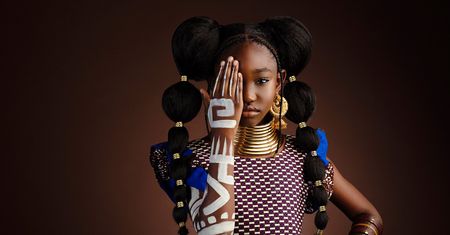 Dzieci, które na głowie mają sztukę. Portrety high-fashion w hołdzie afro