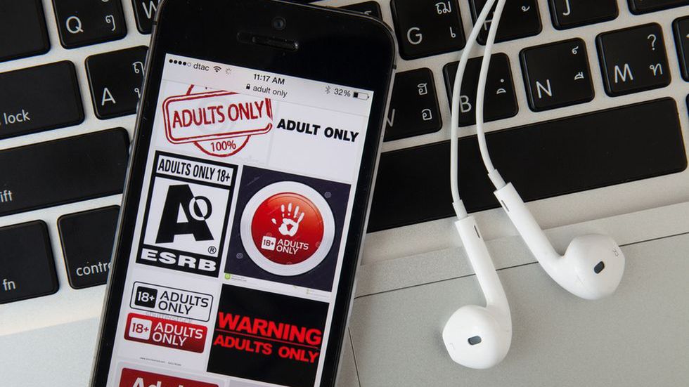 Chcą zablokować porno w mobilnym internecie. Obrońcy moralności, robicie to źle! 1