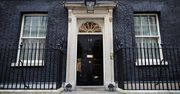 Zdjęcia z 10 Downing Street zalewają sieć. Coś tutaj jest nie tak