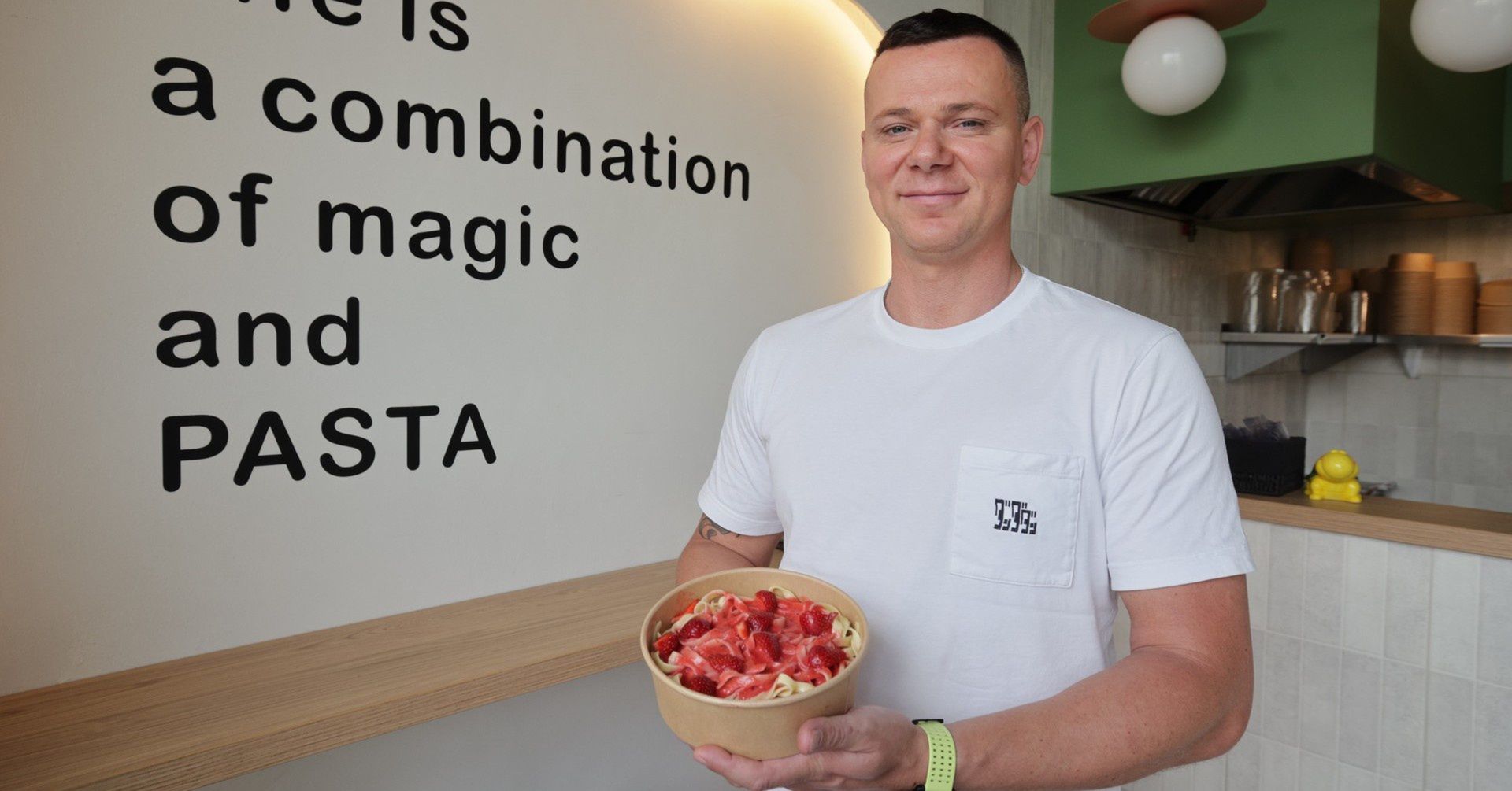 Danie Igi Świątek obiega świat, do zamówienia także w kieleckiej restauracji! Na zdjęciu Michał Metryka z lokalu Pasta Mia
