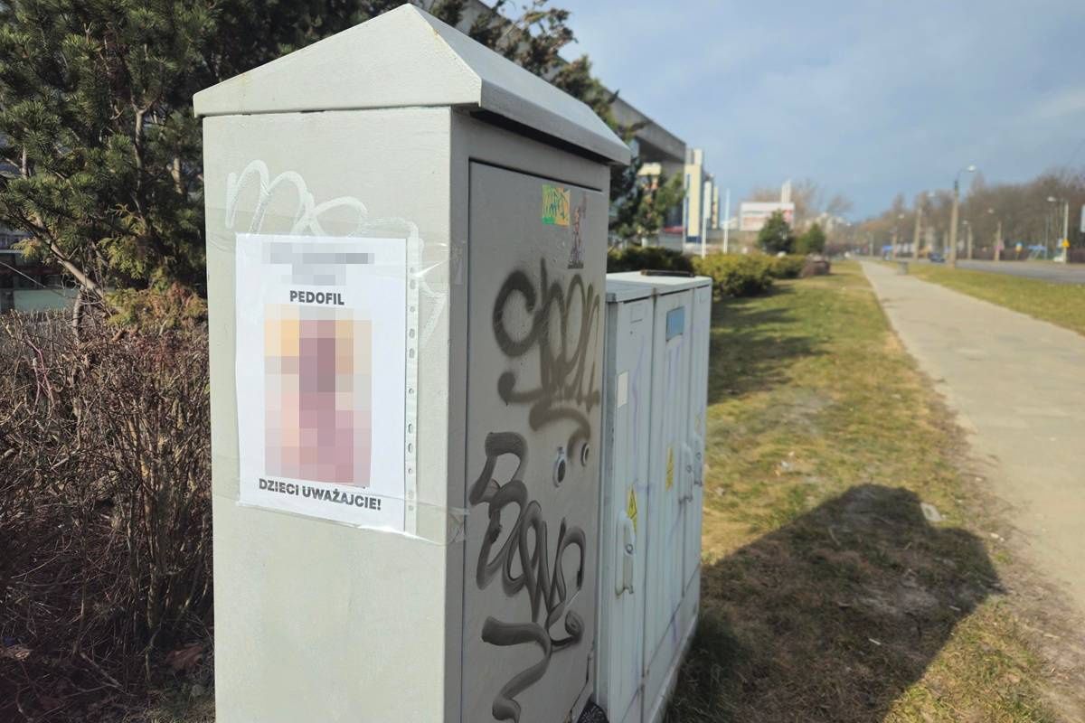 Kartki z oskarżeniami o pedofilię rozklejone po całym Lublinie. Eksperci ostrzegają: nie wierz we wszystko co czytasz na słupie