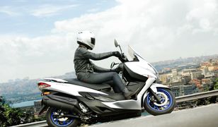 Suzuki Burgman 400 wygląda po staremu, ale pod spodem dostał kilka nowości