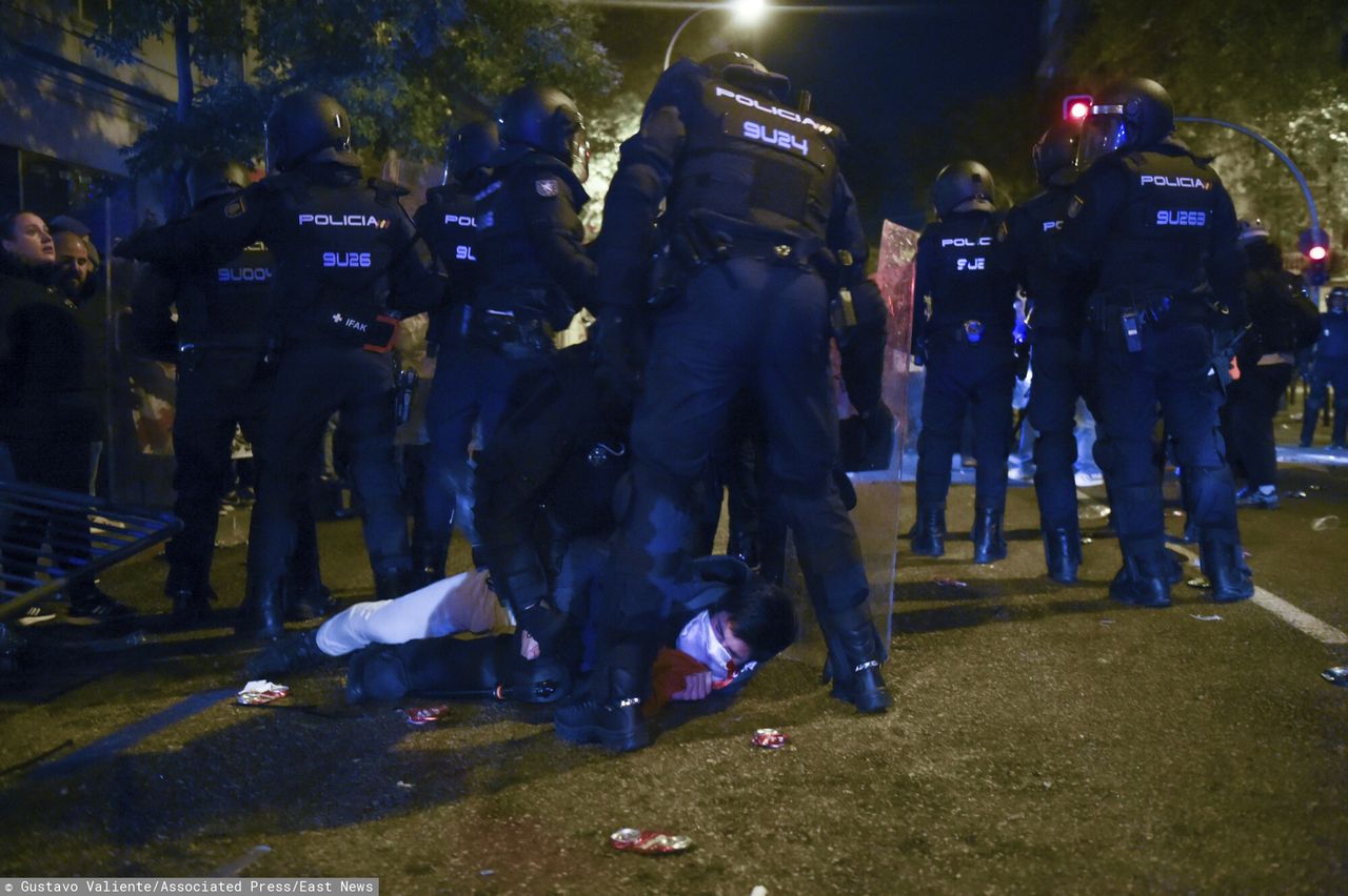 Interwencja policji wobec demonstrantów w Madrycie