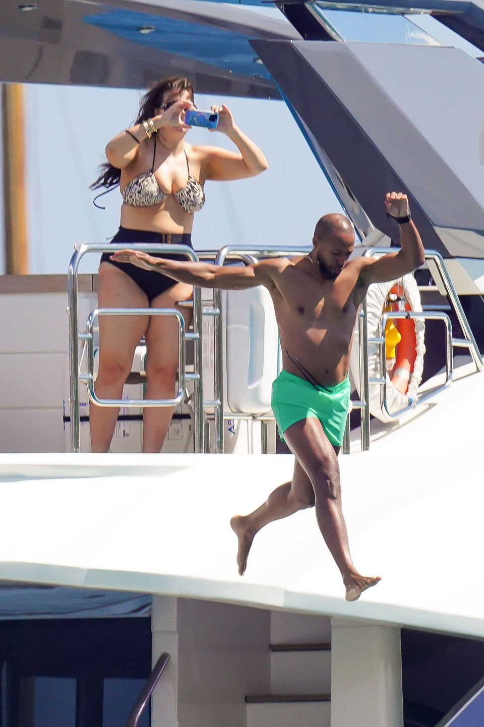 Ashley Graham dokazuje na jachcie w St Tropez