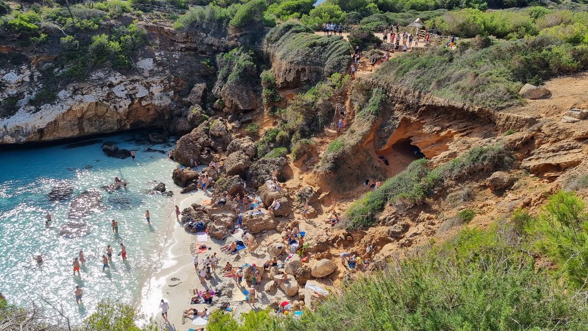 Caló des Moro jedna z najpiękniejszych plaż na Majorce, fot. Kluwak Anna