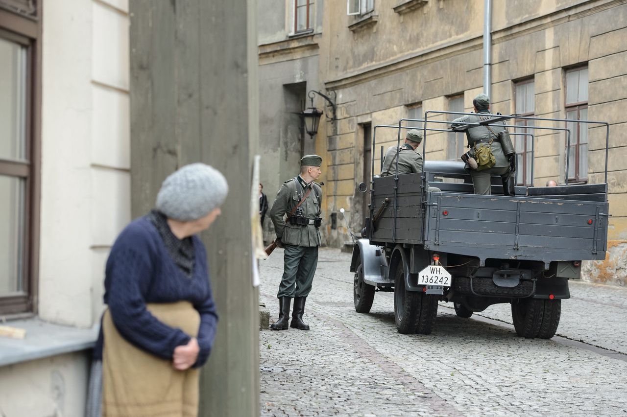 Warszawa. Kadr z filmu o Akcji pod Arsenałem