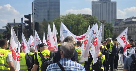 Solidarność wychodzi na ulice Warszawy. Tysiące związkowców domagają się referendum w sprawie Zielonego Ładu