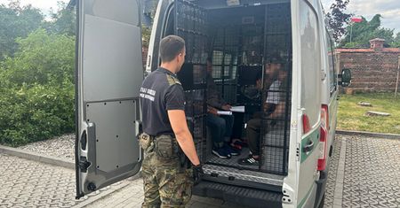 Kolejny kurier zatrzymany. "Dobrowolnie poddał się karze"