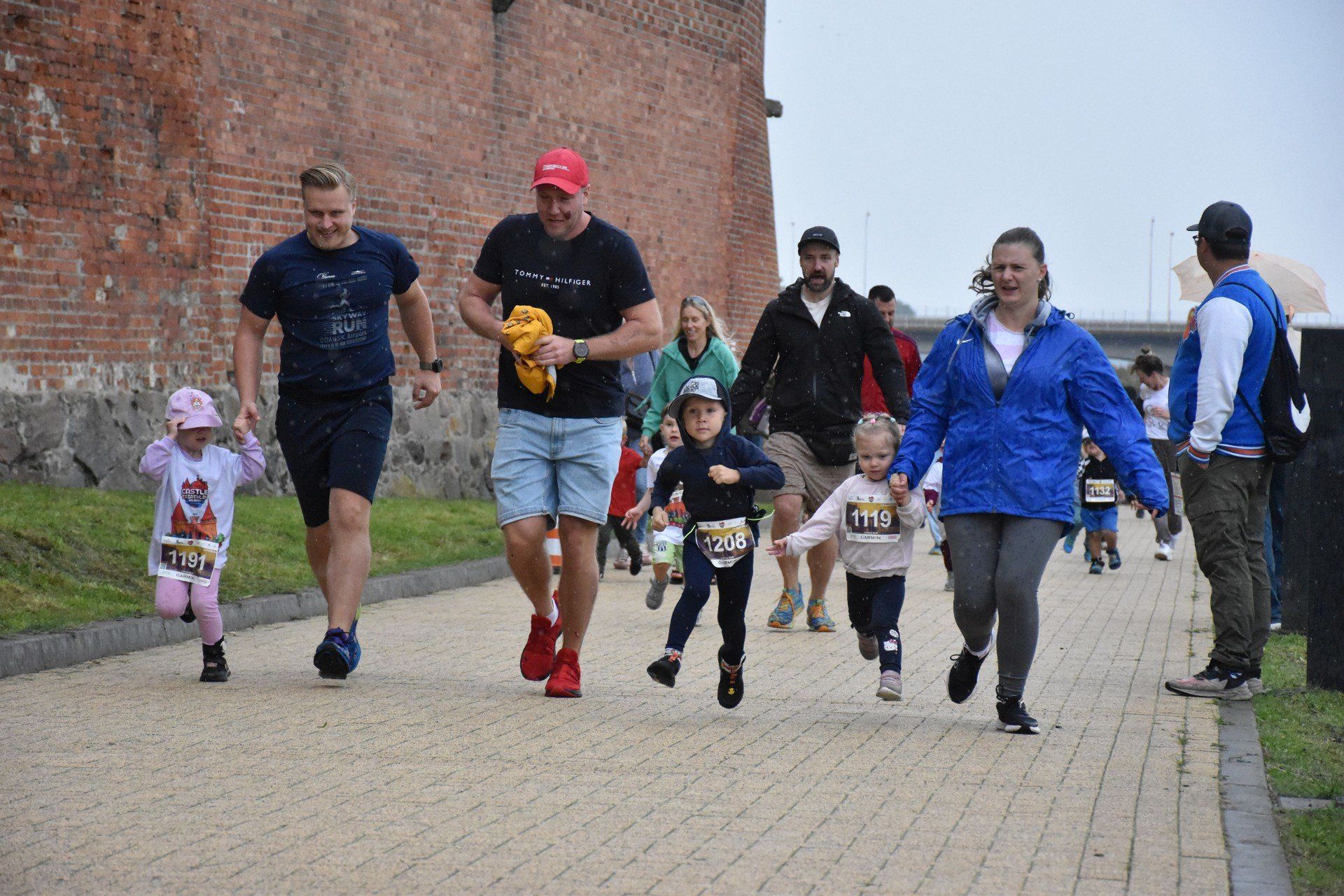Castle Triathlon Malbork 2025. Biegi dzieci i młodzieży na bulwarze