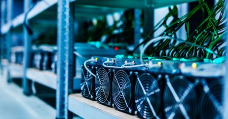 Iran idzie na wojnę z kopaczami kryptowalut. Płacą za wskazanie koparek