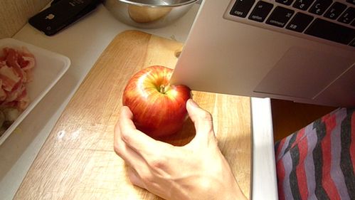 Macbook Air przydaje się w kuchni [wideo] 1