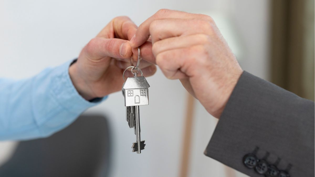 Przekazywanie kluczy do mieszkania.