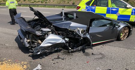 Wyjechał z salonu Lamborghini wartym ponad milion złotych. Rozbił je 20 minut później