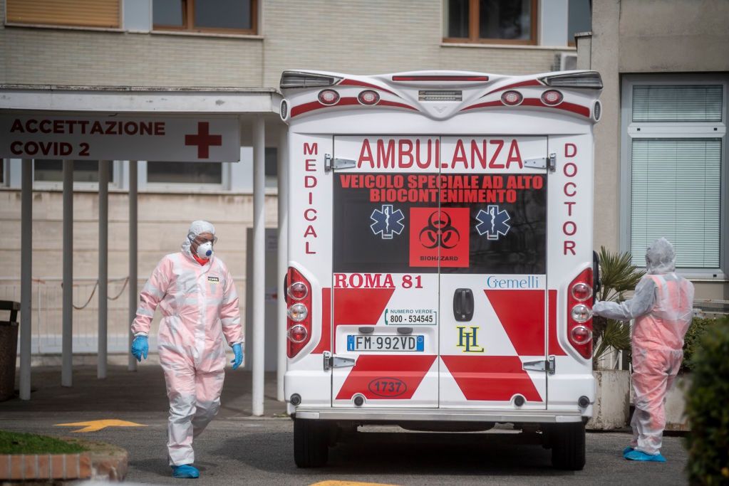 Koronawirus we Włoszech. Poruszające zdjęcie pielęgniarek obiegło sieć