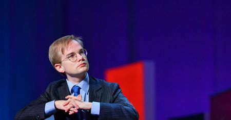 Jesienią wrócą obostrzenia? Tak wynika z rządowych dokumentów