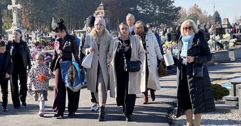 Jędrzejów: Tłumy na cmentarzu klasztornym. Mieszkańcy odwiedzali groby