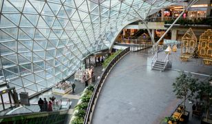 Tragiczny wypadek w Złotych Tarasach. Mężczyzna spadł z wysokości