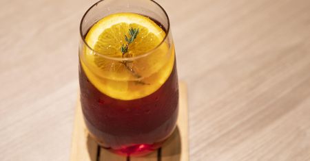 Dodajesz cytrynę do herbaty? Takich skutków możesz się spodziewać