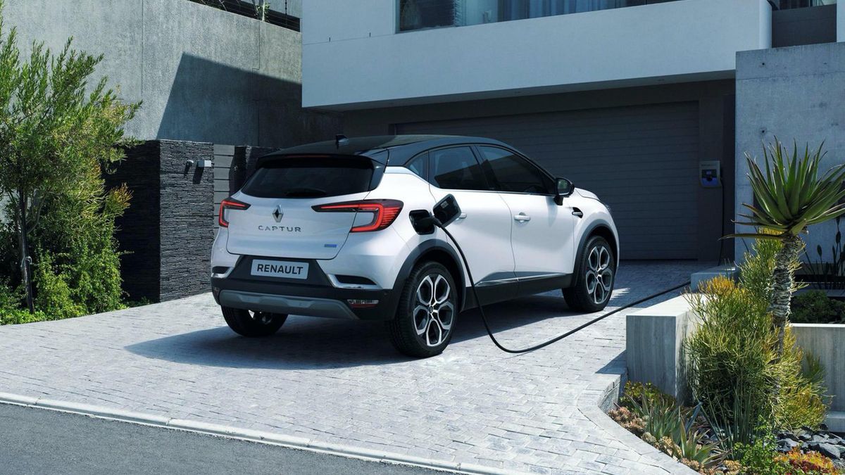 Captur w przeciwieństwie do Clio jest hybrydą typu plug-in.