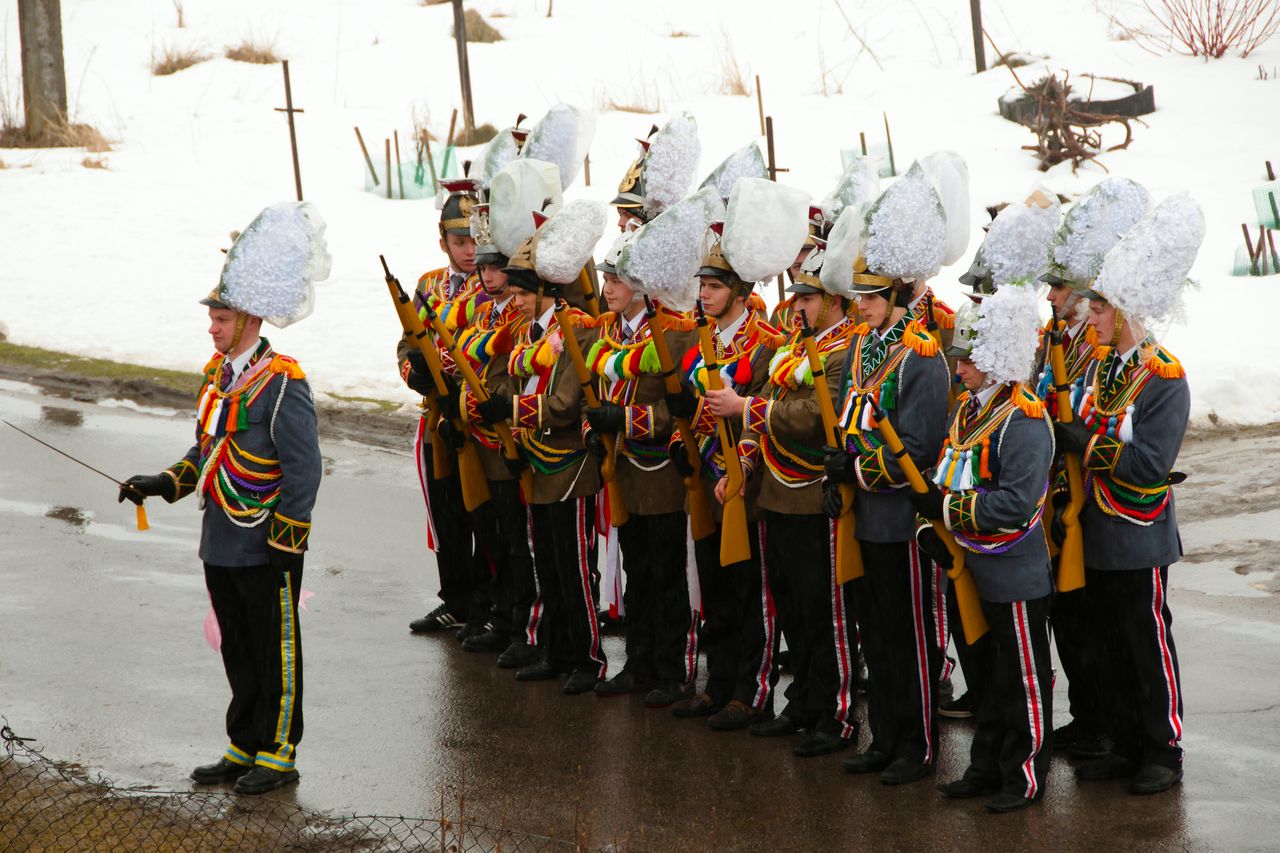 Nietypowe tradycje wielkanocne. "Zaczepiają dzieci, kobiety. Są poza kontrolą"