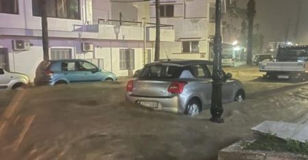 Ulewne deszcze paraliżują Rodos. Są ofiary
