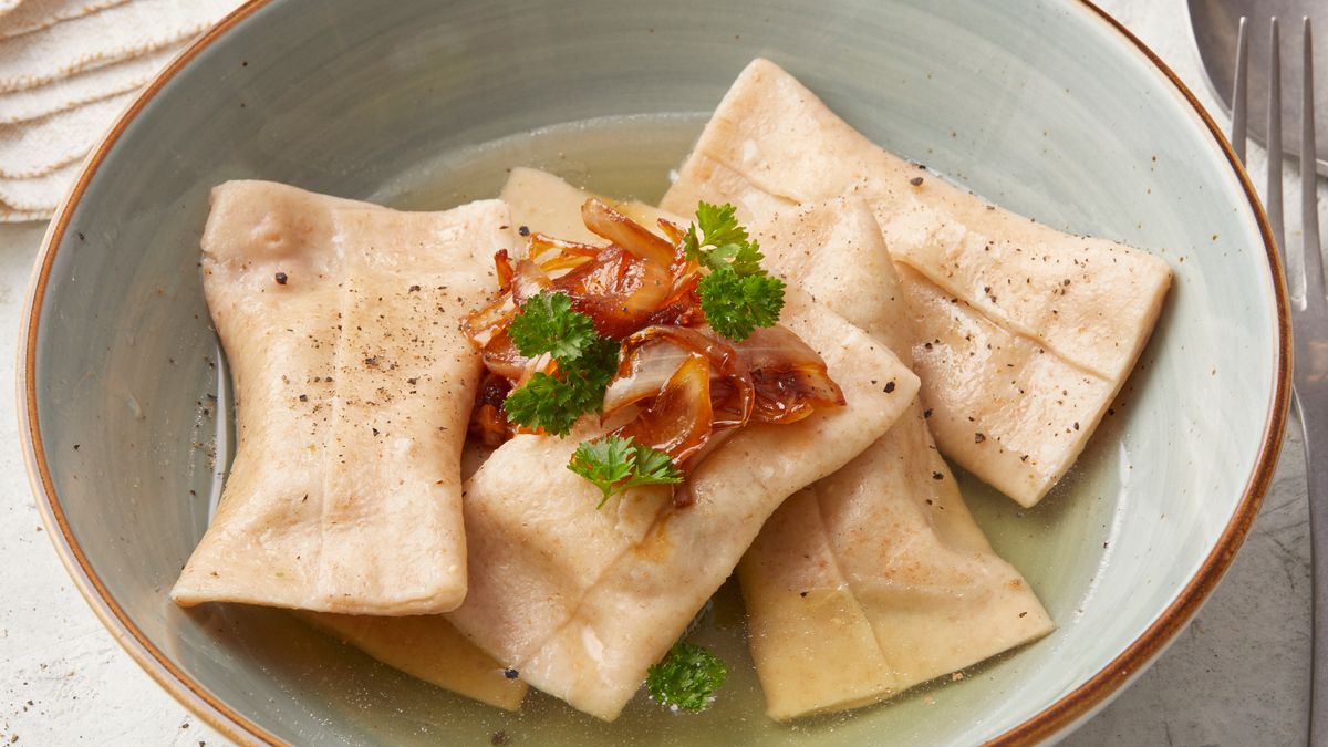 Niemieckie pierogi w pysznym bulionie