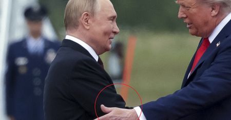Uścisnął rękę Putina. Mówią o dłoniach Trumpa