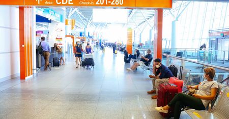 Zmiany dla wracających spoza strefy Schengen. Konieczny będzie test