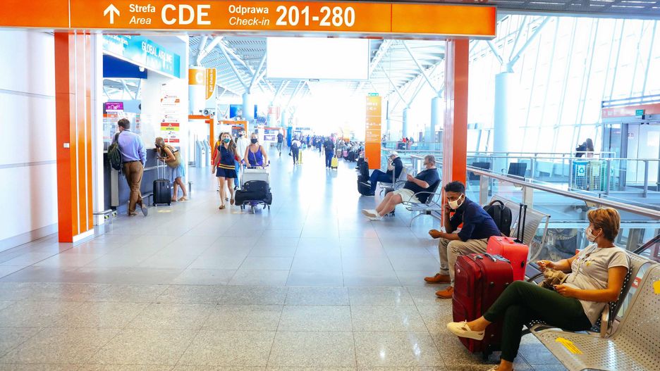 Zmiany dla wracających spoza strefy Schengen. Konieczny będzie test
