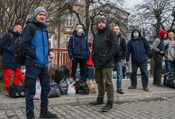 Ukraińcy wracają bronić ojczyzny. Pełne autobusy wyruszają z Przemyśla