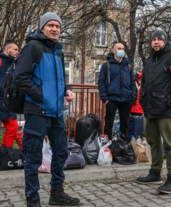 Ukraińcy wracają bronić ojczyzny. Pełne autobusy wyruszają z Przemyśla