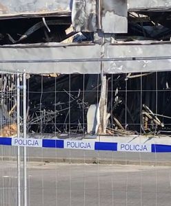 Na Marywilskiej 44 roi się od służb. Nagraliśmy pogorzelisko z bliska