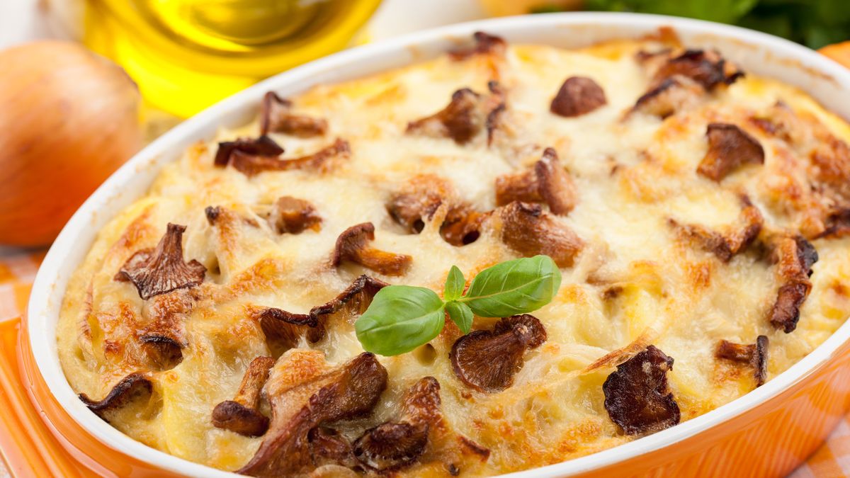 Pyszna i sycąca zapiekanka ziemniaczana z grzybami