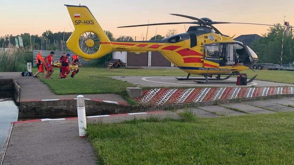 Legionowscy ratownicy wodni uczestniczyli w sobotę wieczorem w akcji na Jeziorze Zegrzyńskim. Młody mężczyzna został poszkodowany w wypadku na wodzie. Jego łódź rozpadła się na kawałki