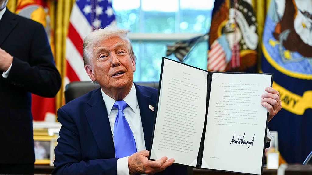 Trump To Add $100,000 Fee for H-1B Visas In Latest Crackdown
US President Donald Trump holds a signed executive order authorizing the Trump Gold Card in the Oval Office of the White House in Washington, DC, US, on Friday, Sept. 19, 2025. Trump is signing a proclamation that would move to extensively overhaul the H-1B visa program, requiring a $100,000 fee for applications in a bid to curb overuse, according to a White House official familiar with the matter. Photographer: Aaron Schwartz/CNP/Bloomberg via Getty Images
Bloomberg
2025uspolitics, north american, u.s. government, us, united states of america, americas, government news, u.s.a., american