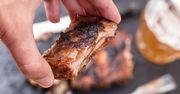 Żeberka pieczone w piwie – aromatyczne i soczyste