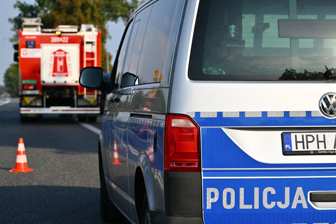 Wypadek na A4. Bus zderzył się z samochodem osobowym