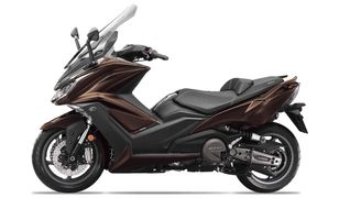 Topowy maksiskuter Kymco AK 550i w nowej wersji. Podano cenę