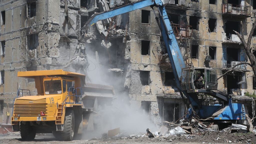 Rosjanie zniszczyli Mariupol, który znajduje się pod okupacją Moskwy. Zdjęcie z 27 maja 2022 r.