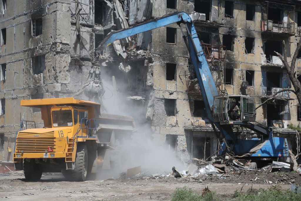 Rosjanie zniszczyli Mariupol, który znajduje się pod okupacją Moskwy. Zdjęcie z 27 maja 2022 r.