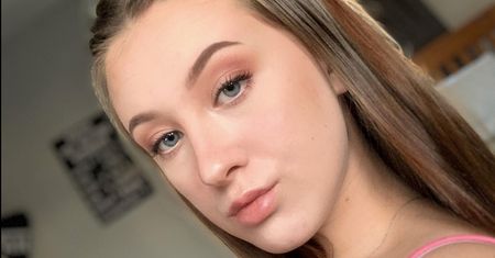 Rzuciła studia i boi się wyjść z domu. Wszystko przez rzadką chorobę