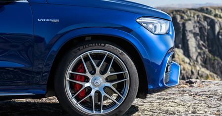 Nowy Mercedes-AMG GLE 63 4Matic+ i GLS 63 4Matic +. Prawdziwa ostra jazda bez trzymanki