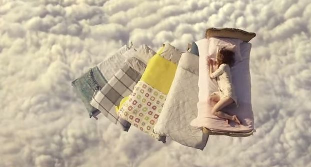 Łóżka w chmurach i Szekspir w spocie IKEA (wideo)