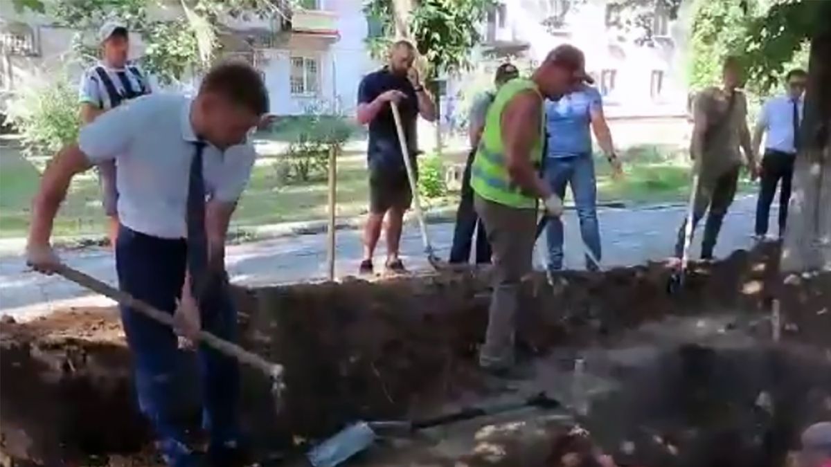 Mieszkańcy próbowali zakopać archeologów żywcem