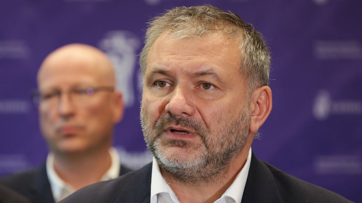 Warszawa, 04.10.2025. Minister sprawiedliwości Waldemar Żurek na briefingu prasowym, po spotkaniu z przedstawicielami Stowarzyszenie Sędziów Polskich ?Iustitia? z całej Polski, na temat uporządkowania sytuacji w wymiarze sprawiedliwości oraz skutków wyroku TSUE z 4 września 2025 roku, 4 bm. w Warszawie. (mr) PAP/Paweł Supernak