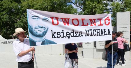 Wpłynęły pieniądze. Ks. Olszewski i urzędniczki wyjdą z aresztu