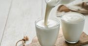 Zsiadłe mleko – jak zrobić, dlaczego warto jeść i do czego wykorzystać?