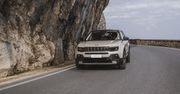 Triumwirat skompletowany. Jeep Avenger otrzymał napęd hybrydowy